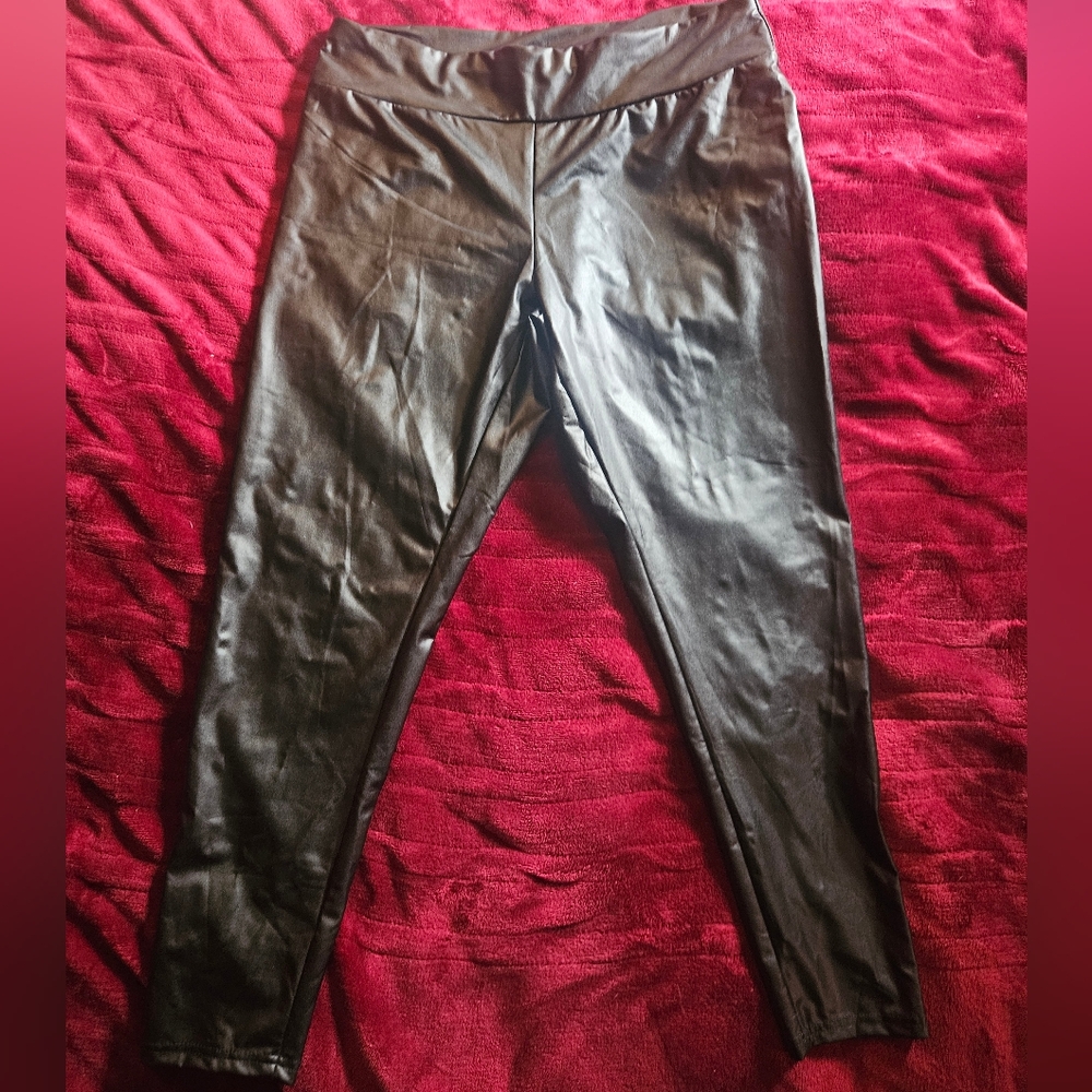 Faux Leather Wetlook Leggings / Pants - Size Large